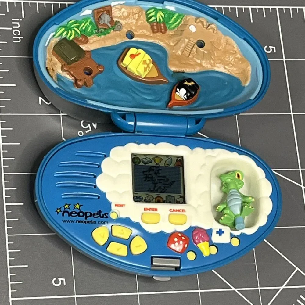 2002 Y2K Tiger Electronics Neopets Pocket Game Pet Krawk Works New Batteries